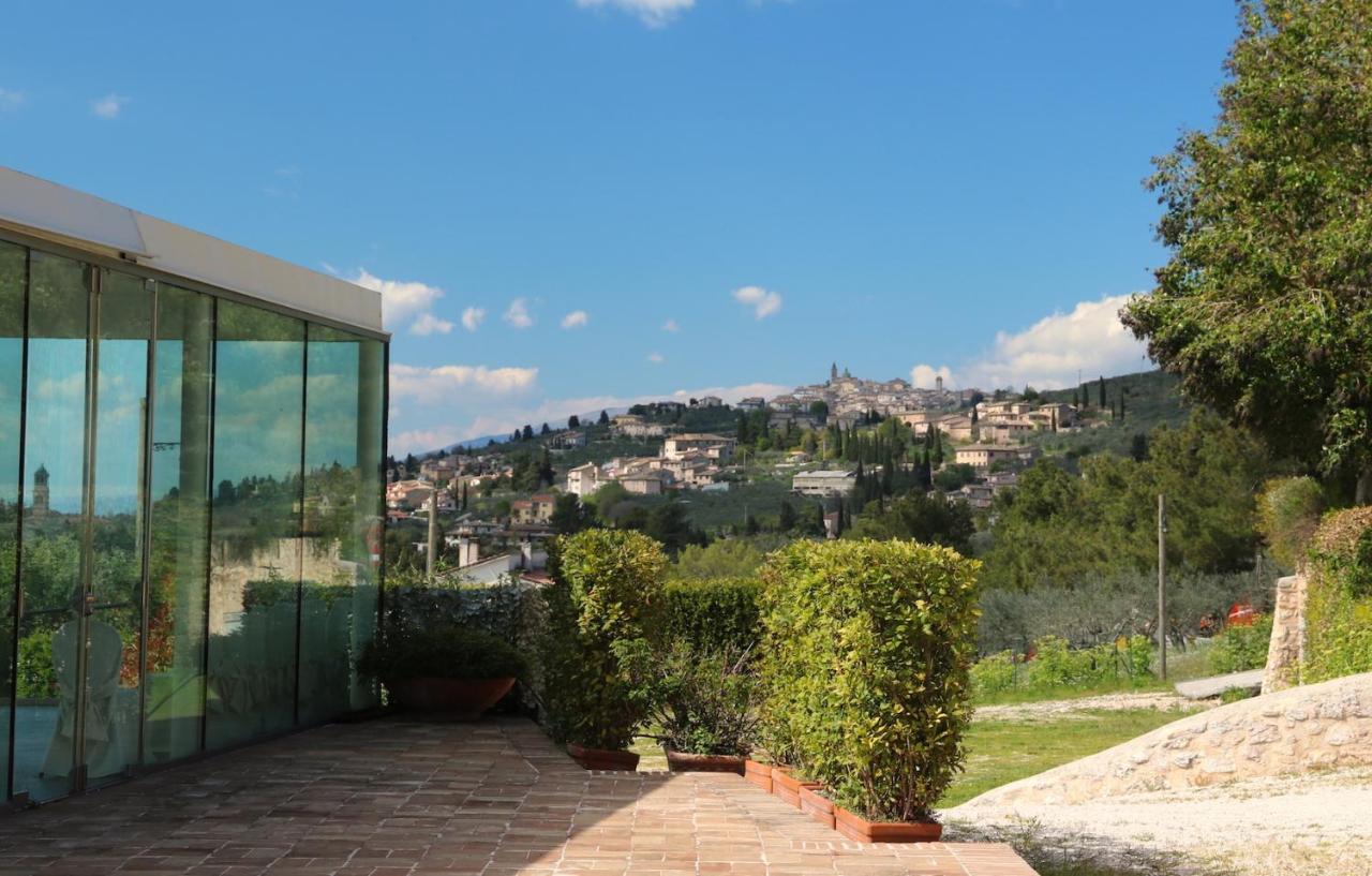 Corte Fratini Appartamenti Trevi Exterior foto